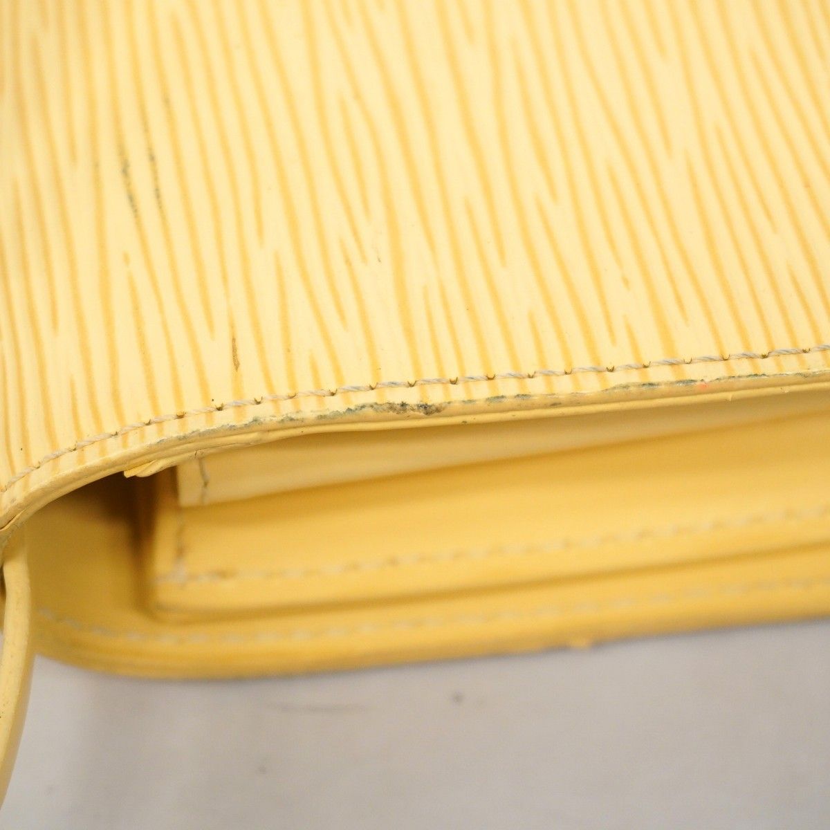 Louis Vuitton Shoulder Bag — view 6