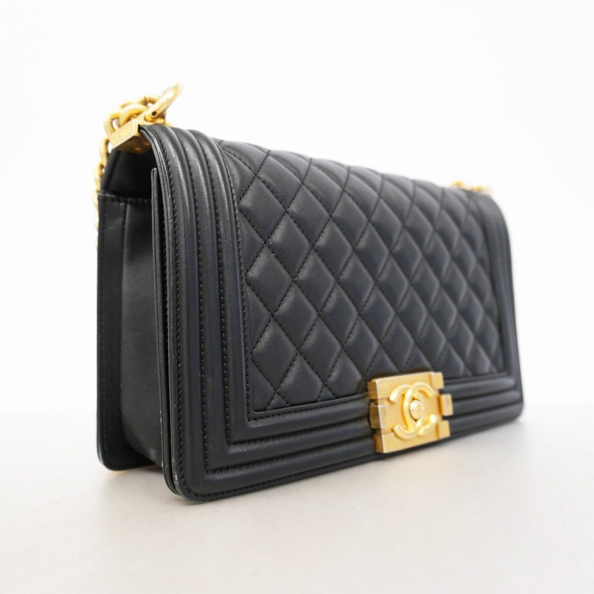 Chanel Shoulder Bag Boy Lambskin Black Gold — view 2