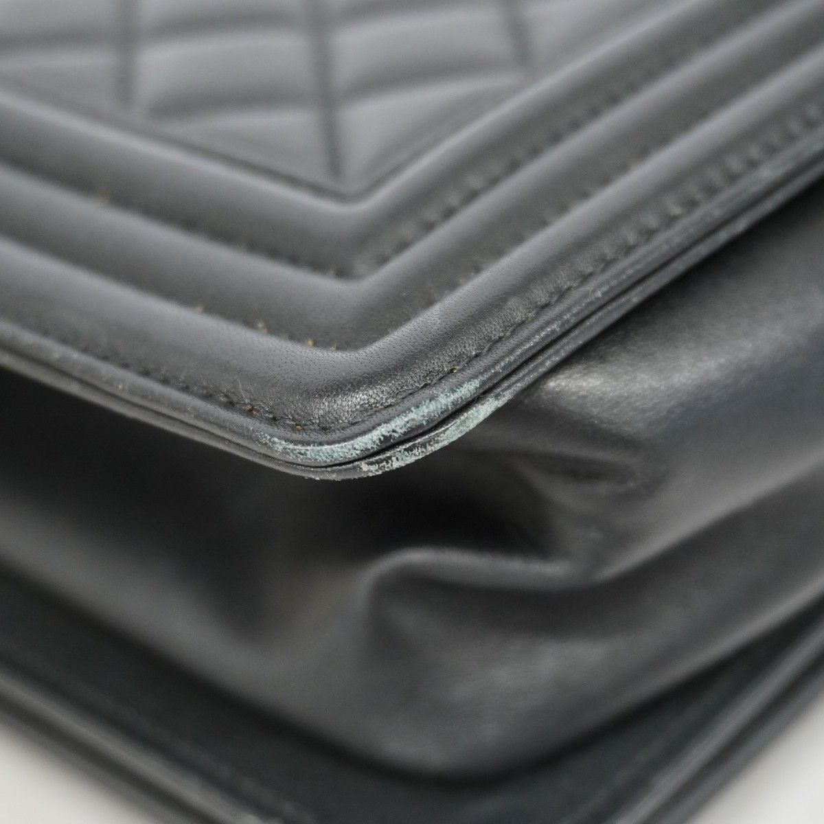 Chanel Shoulder Bag Boy Lambskin Black Gold — view 7