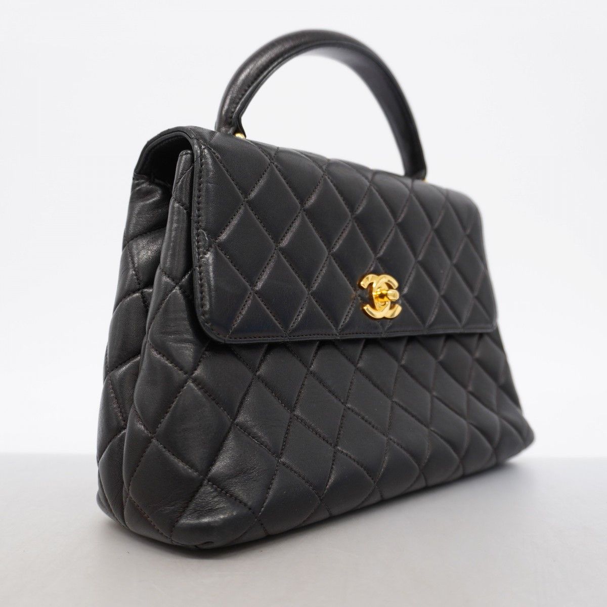 Chanel Handbag Quilted Lambskin Black Gold — view 2