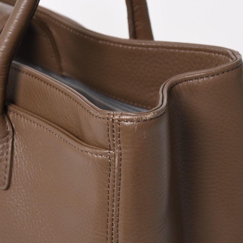 Chanel Executive Tote Bag Medium CC Logo Caviar Leather Brown — view 5