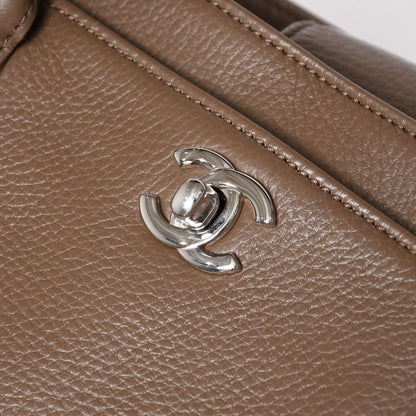 Chanel Executive Tote Bag Medium CC Logo Caviar Leather Brown — view 6