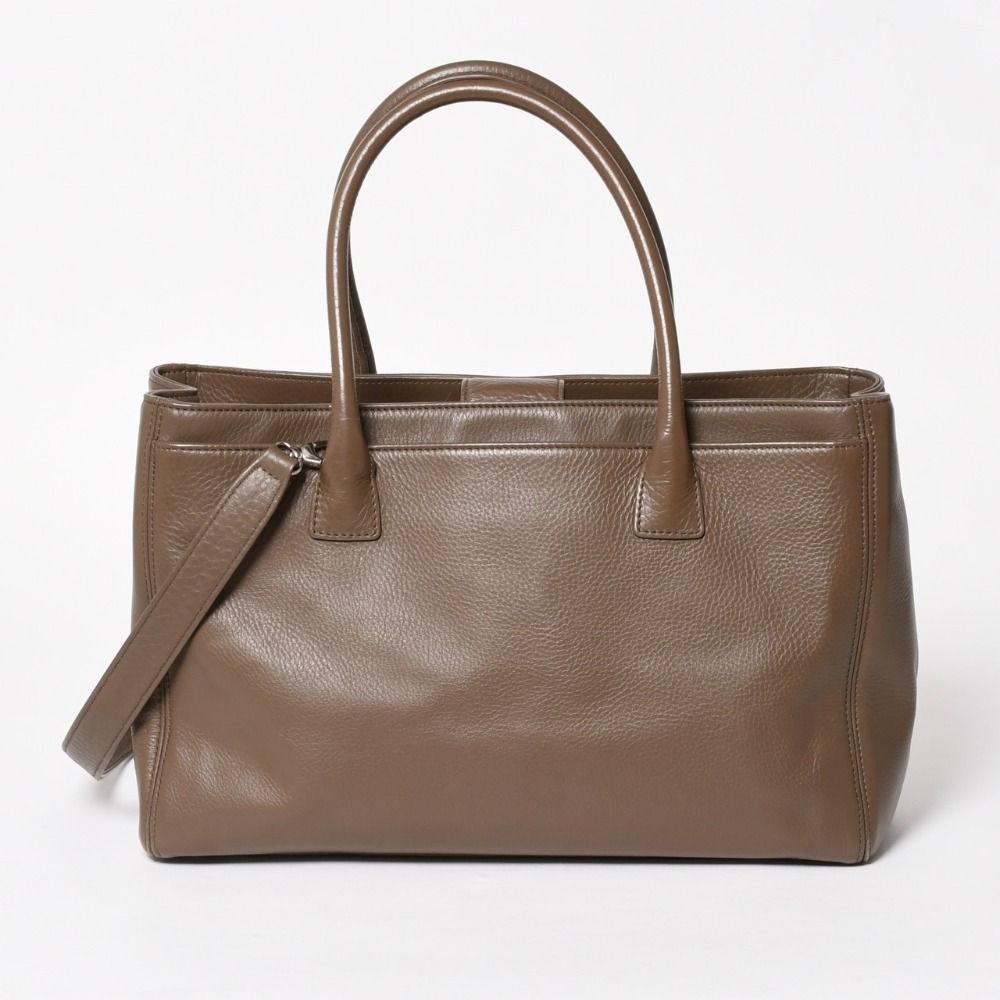 Chanel Executive Tote Bag Medium CC Logo Caviar Leather Brown — view 2