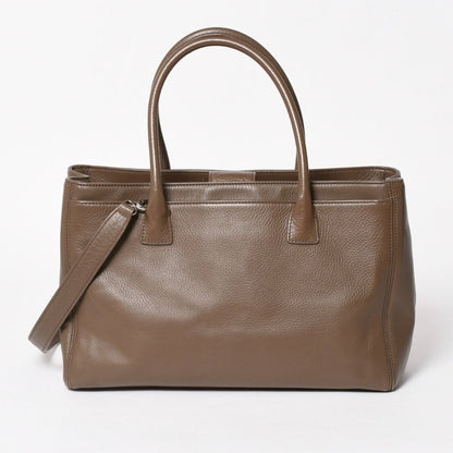 Chanel Executive Tote Bag Medium CC Logo Caviar Leather Brown — view 2