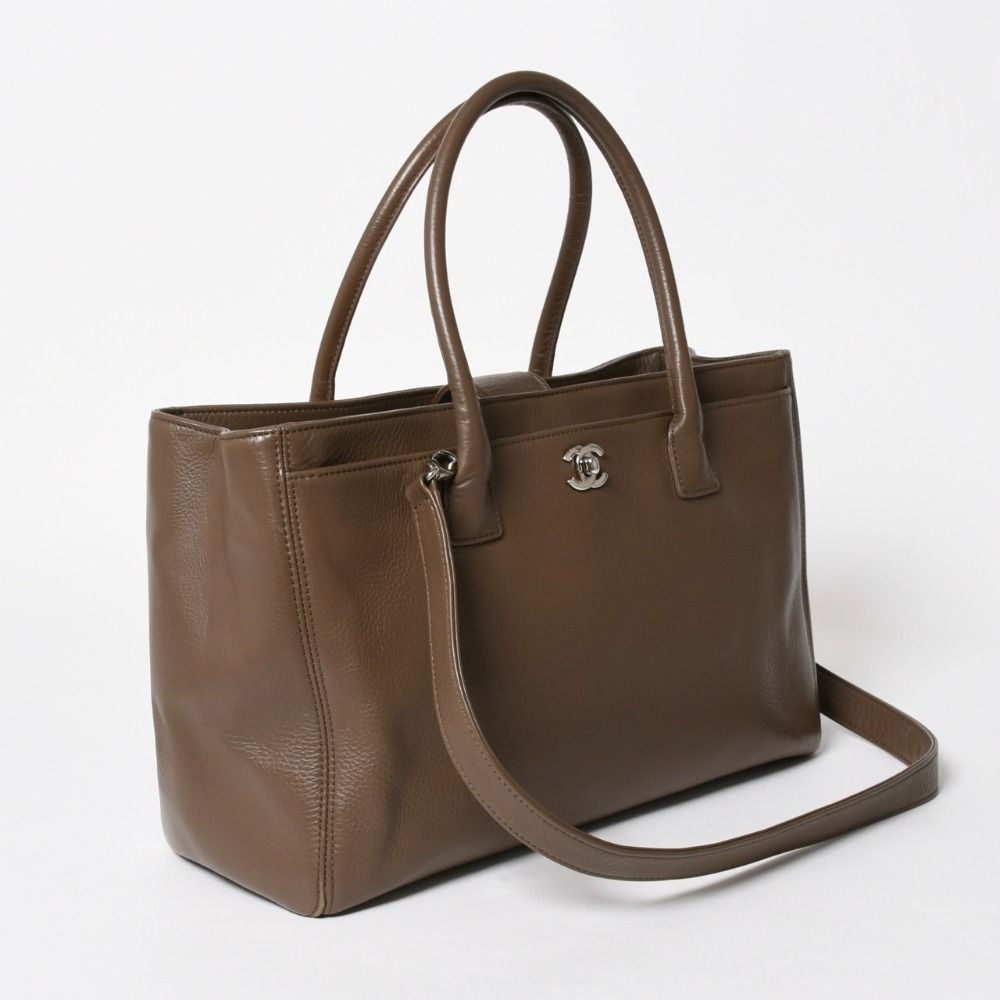 Chanel Executive Tote Bag Medium CC Logo Caviar Leather Brown — view 3