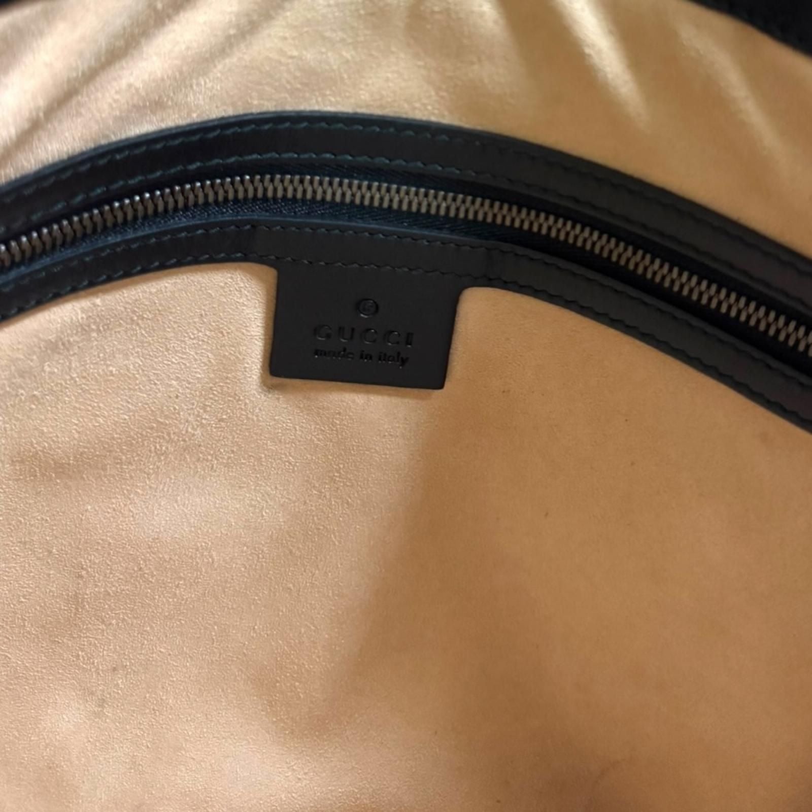Gucci Quilted Shoulder Bag GG Marmont Bag Leather Black Second — view 7