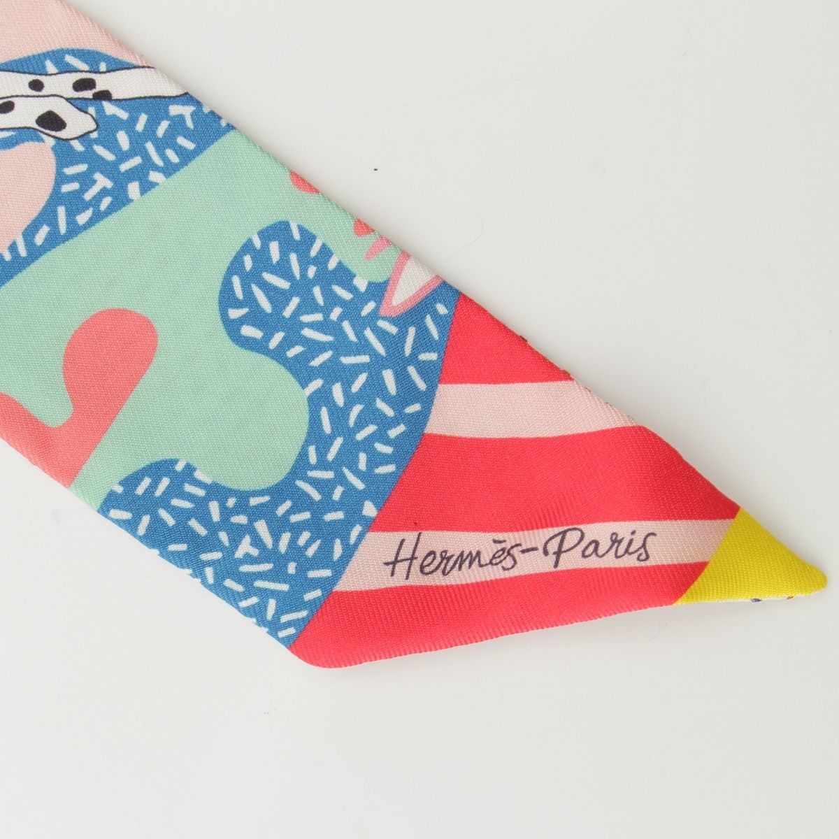 Hermes Silk Twilly en Liberte Freely Scarf Multicolor — view 7