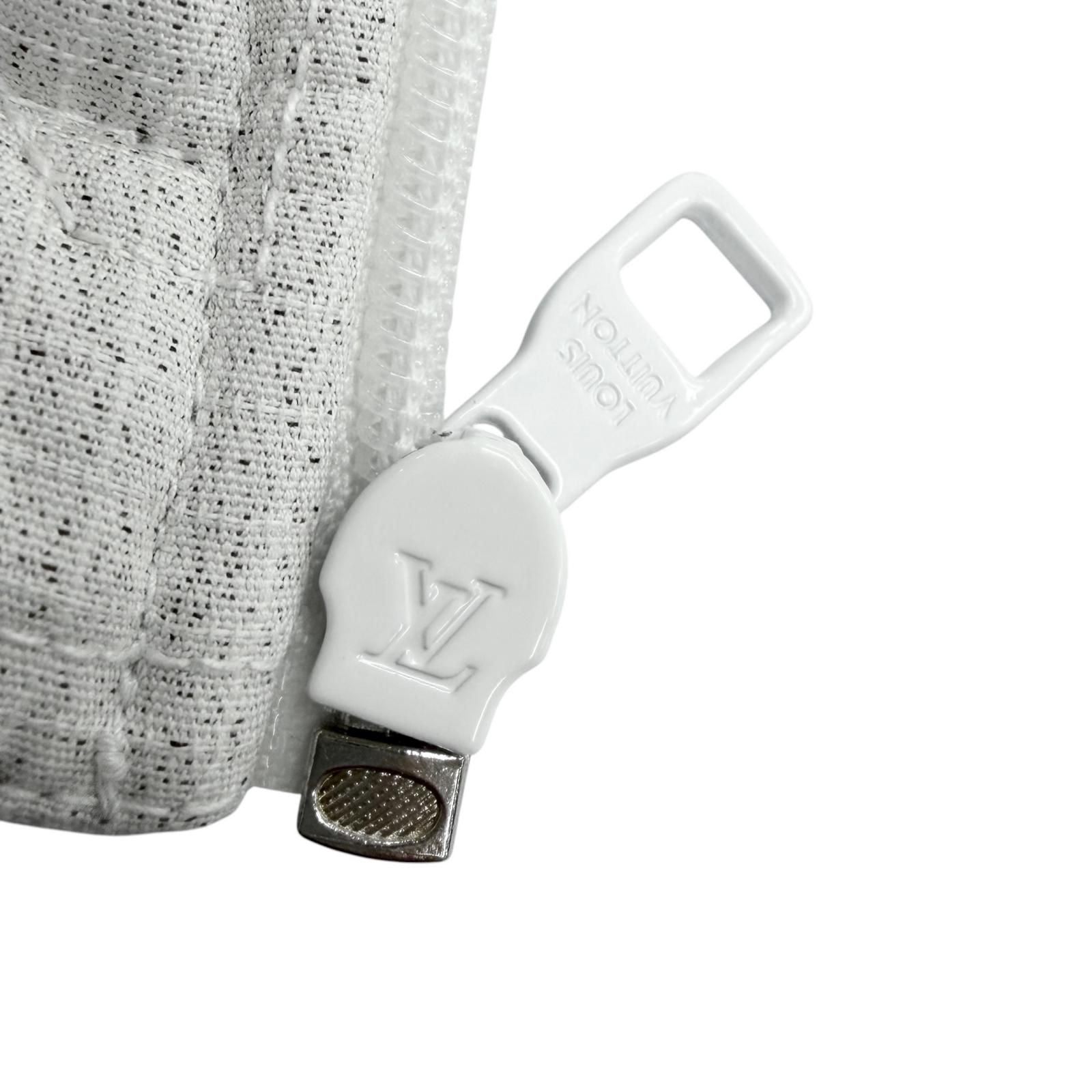 Louis Vuitton Quilted Snow Zip Up Down Vest White 46 — view 6