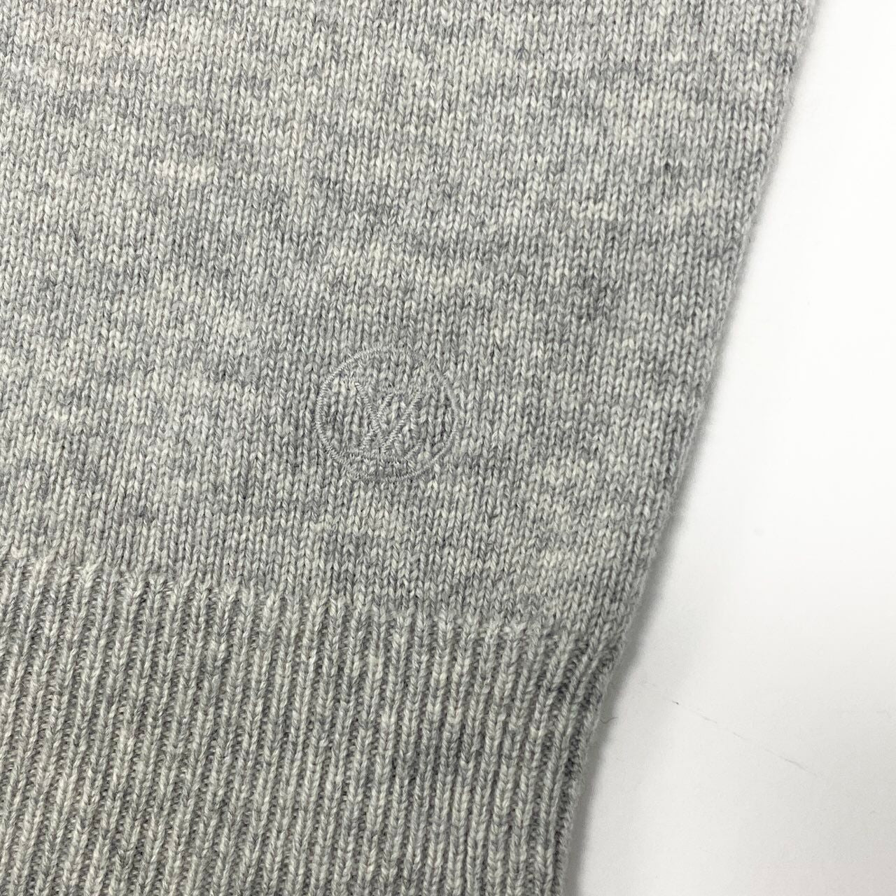 Louis Vuitton 5 Quarter Sleeve Cashmere Knit Sweater Gray — view 6