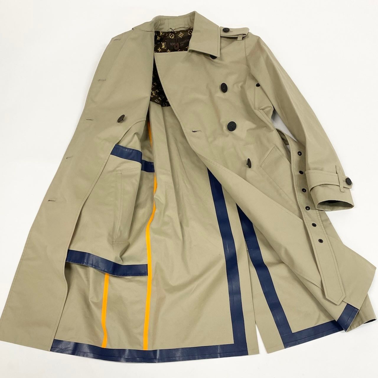 Louis Vuitton Lining Monogram Beige Cotton Rayon Cupro Coat — view 3