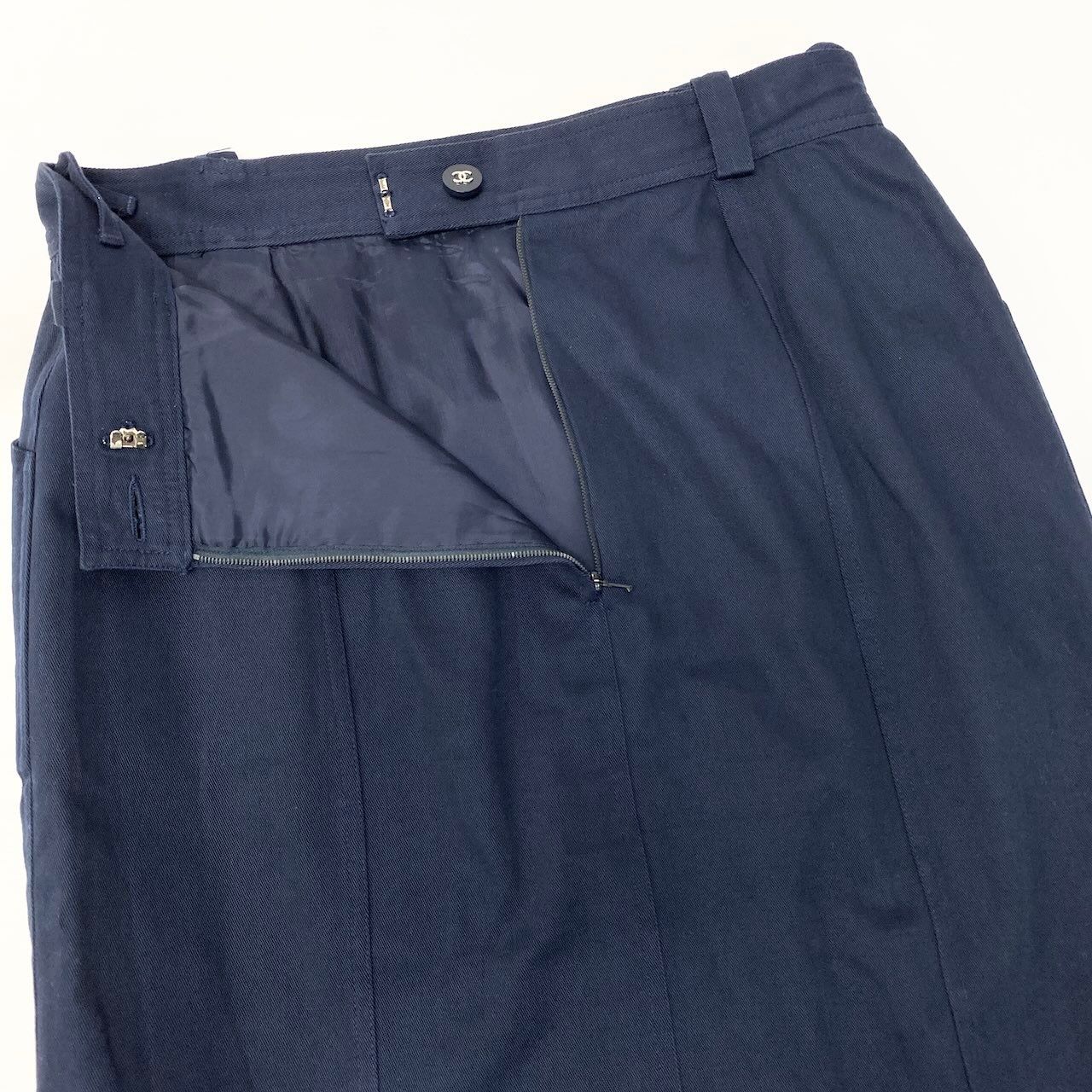 Chanel Knee Length Tight Skirt CC Logo Button Navy Cotton — view 4