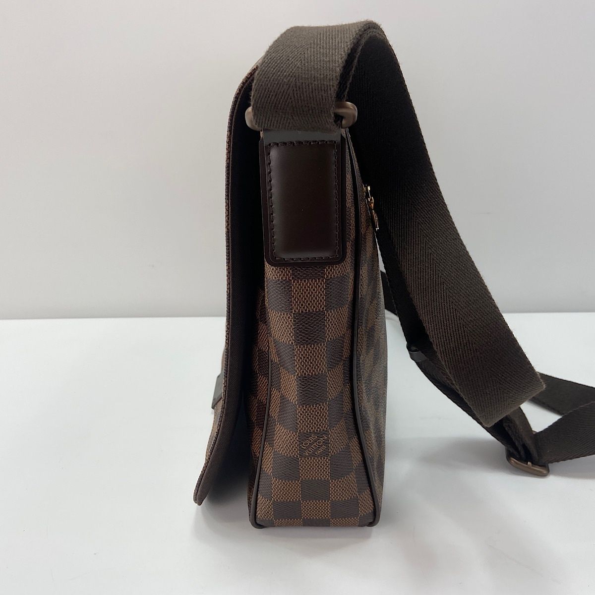 Louis Vuitton Shoulder Bag Damier District MM — view 4