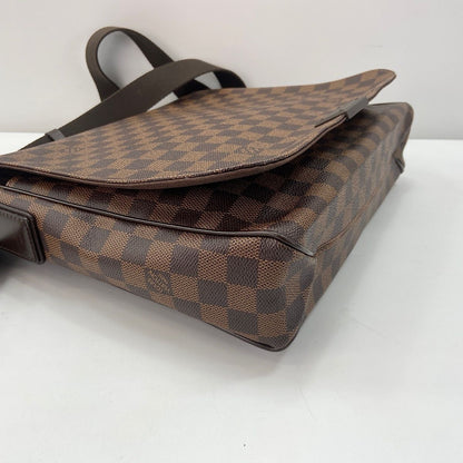 Louis Vuitton Shoulder Bag Damier District MM — view 7