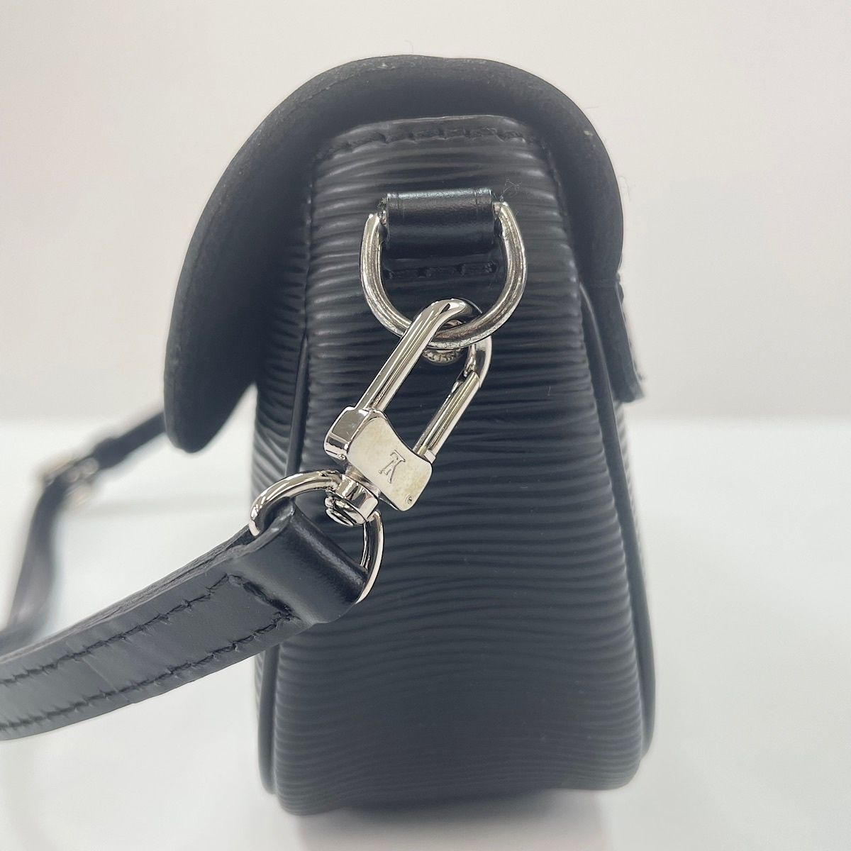 Louis Vuitton Shoulder Bag Pochette Montaigne — view 5