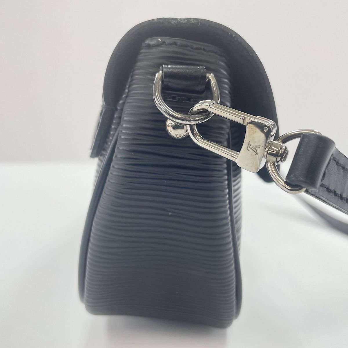 Louis Vuitton Shoulder Bag Pochette Montaigne — view 6