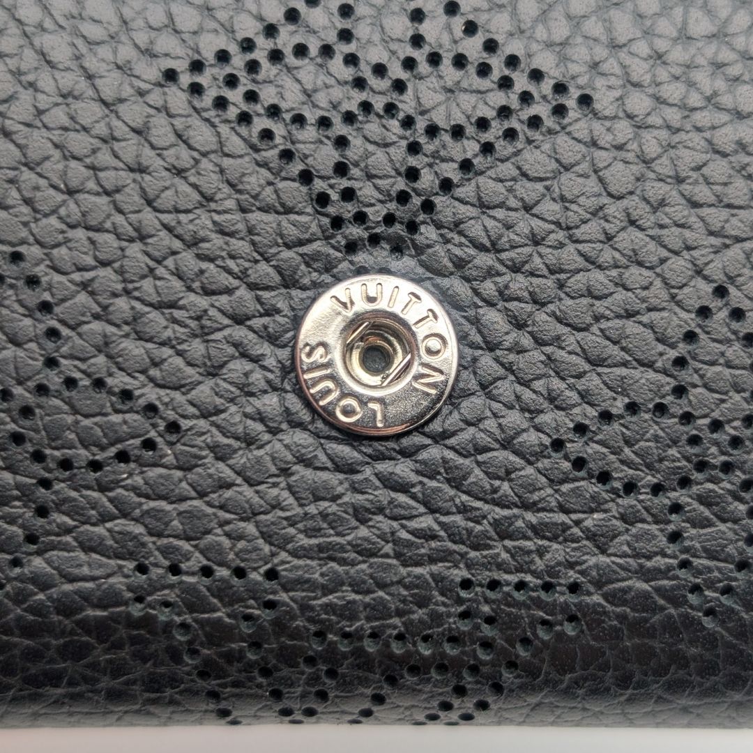 Louis Vuitton Key Case Multicles 4 Monogram Mahina Noir Black Quadruple Strand — view 9