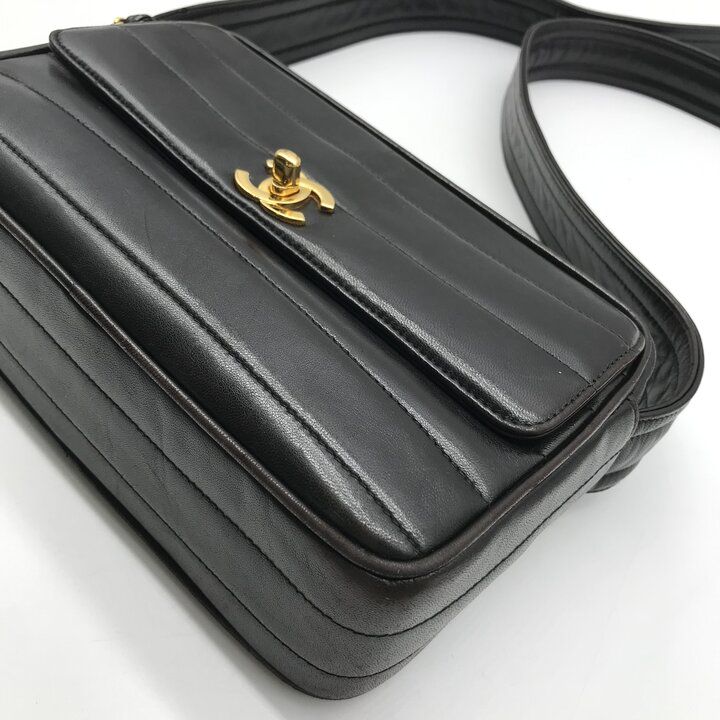 Chanel Shoulder Bag Turnlock Vintage CC Logo Fringe Tassel Black — view 4
