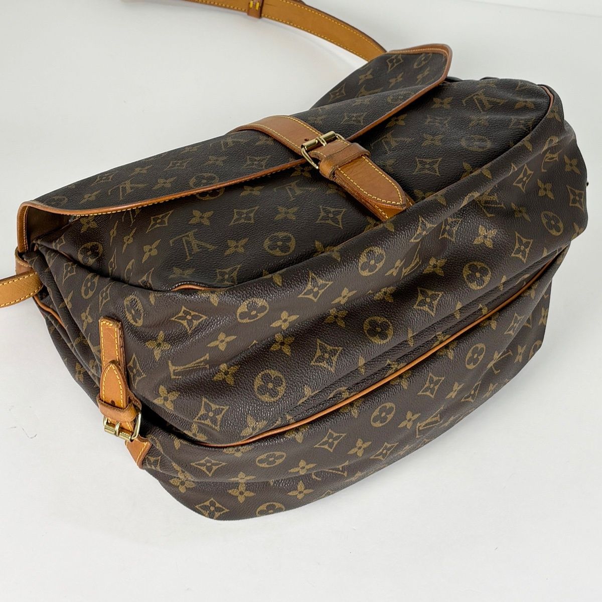 Louis Vuitton Saumur 35 Shoulder Bag Monogram Brown — view 2