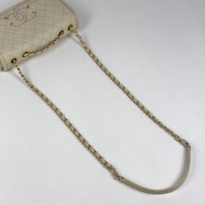 Chanel Shoulder Bag CC Filigree CC Logo Quilted Chain Caviar Leather Light Beige — view 7