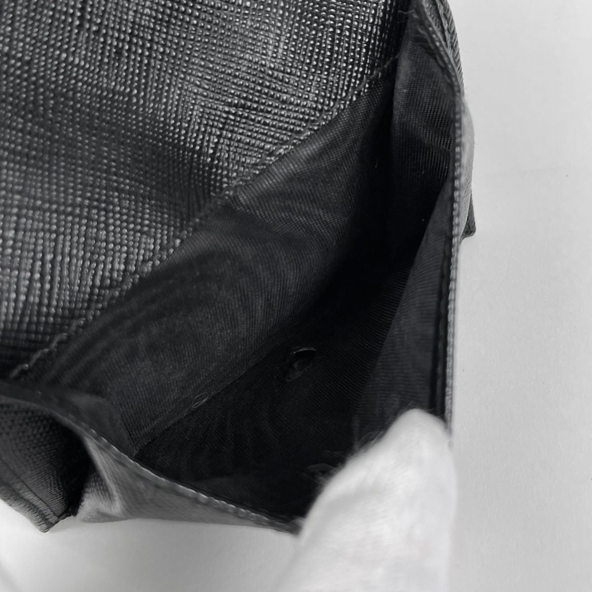 Prada Saffiano Triangle Wallet Bifold Leather Nero — view 4