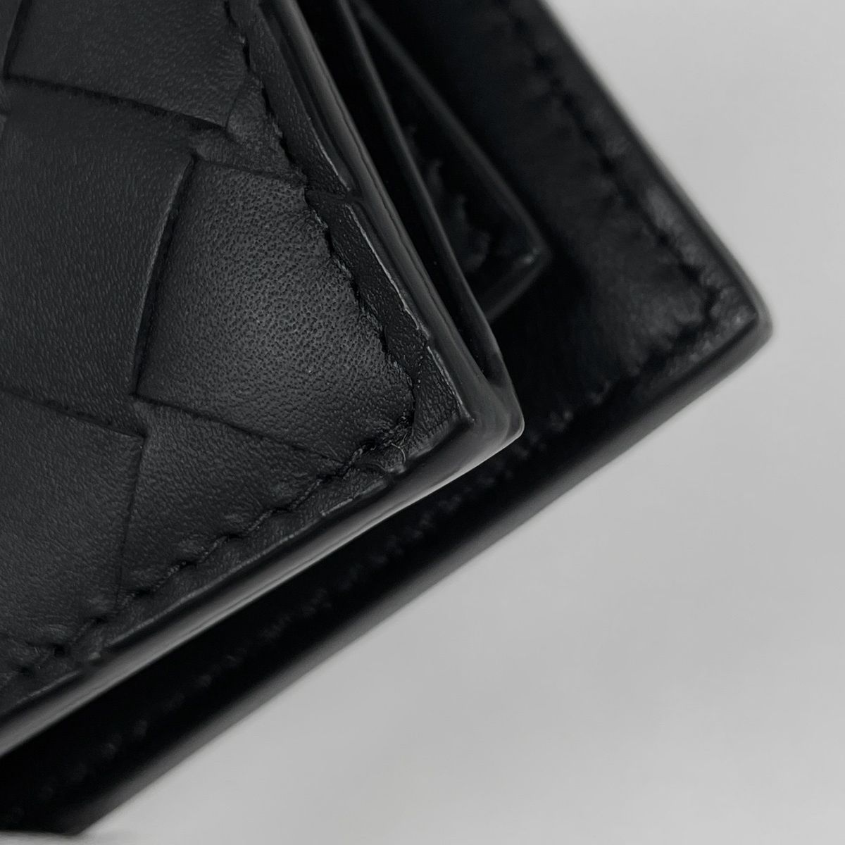 Bottega Veneta Bifold Wallet Intrecciato Leather Black — view 3