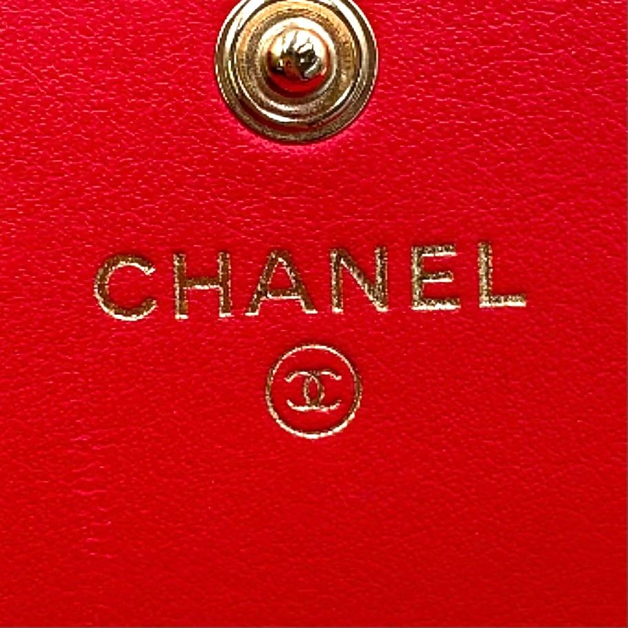 Chanel CC Filigree CC Logo Caviar Leather Red Wallet Gold — view 4