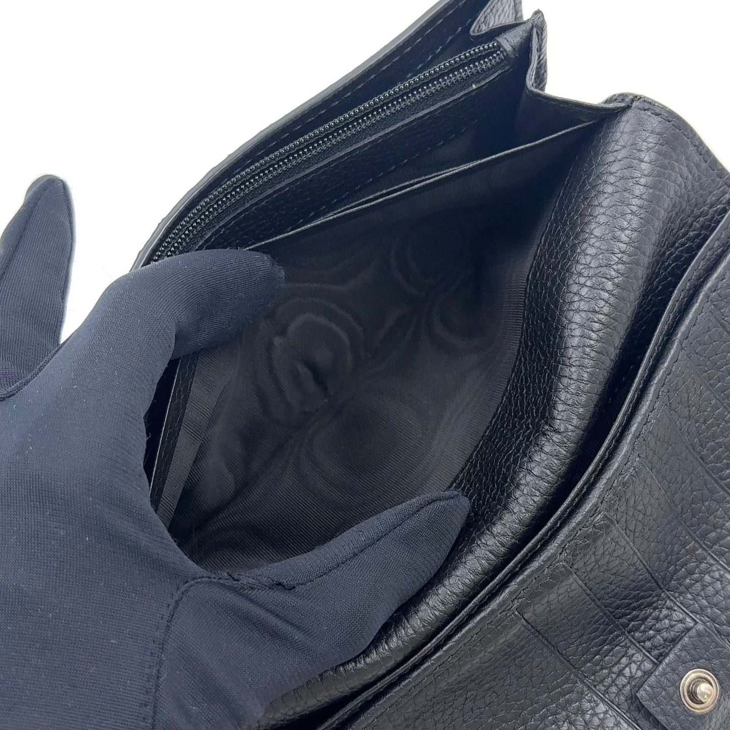 Gucci Metal Logo Bifold Leather Black Wallet Silver — view 8