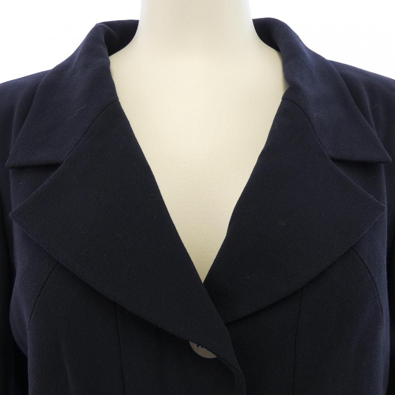 Chanel Vintage 00 C Suit — view 5