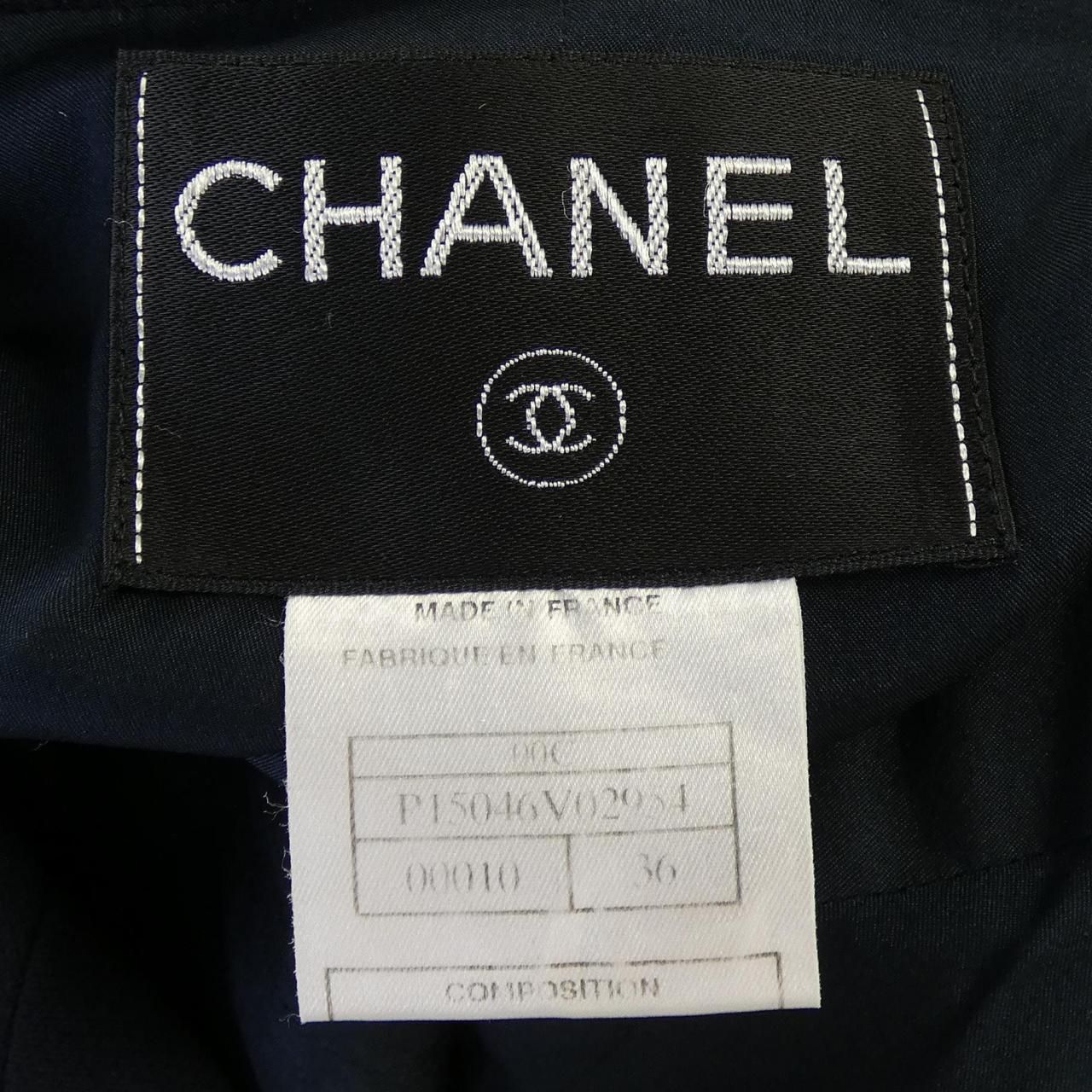 Chanel Vintage 00 C Suit — view 4