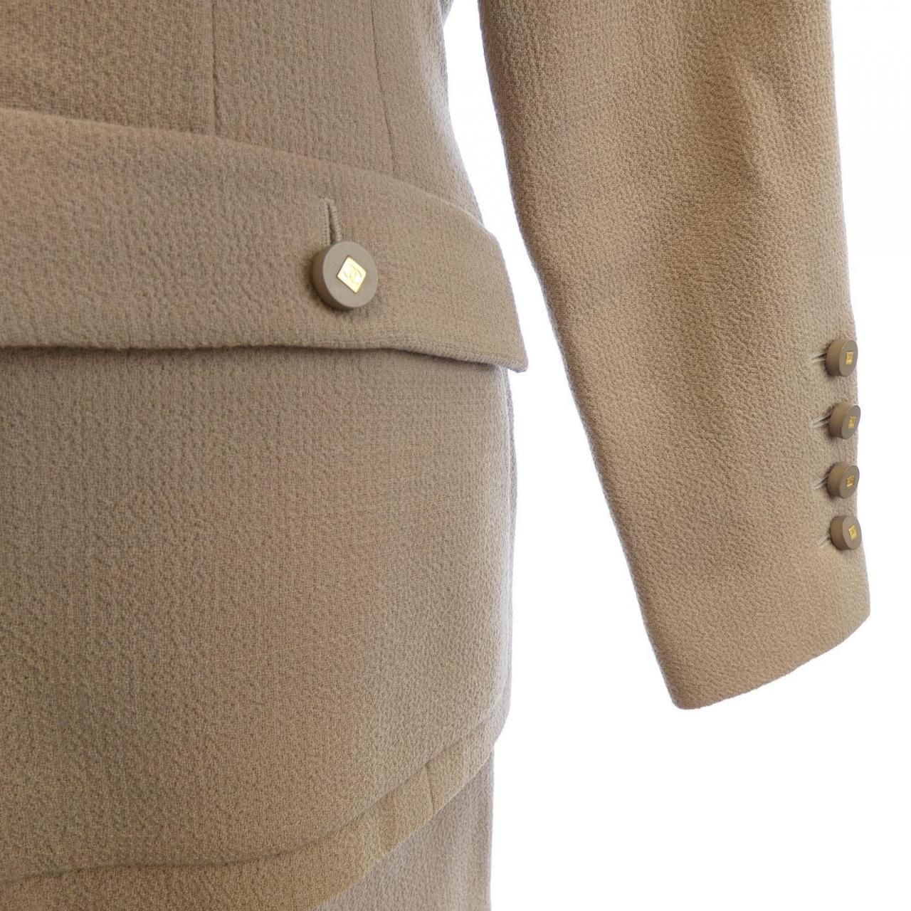 Chanel Vintage Suit Beige — view 6
