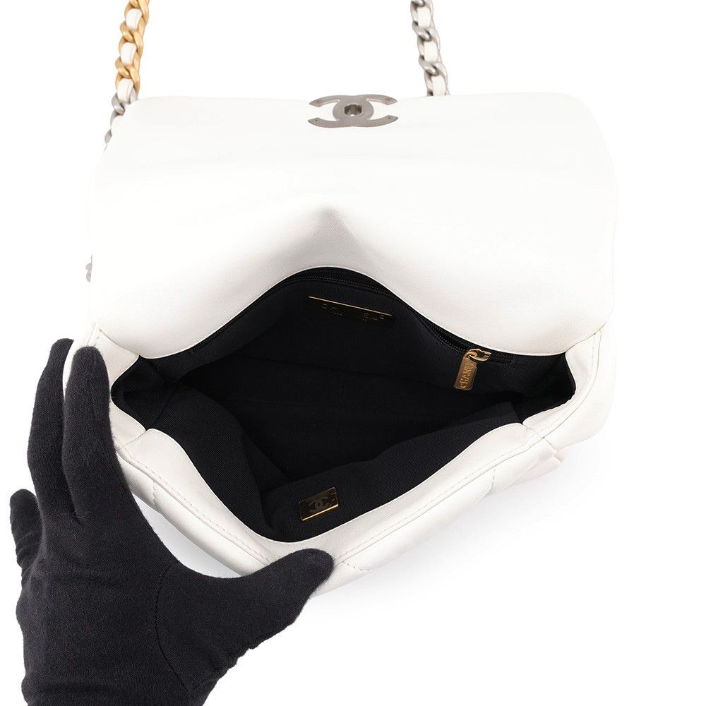 Chanel Chain Shoulder Bag 19 Flap CC Logo Lambskin White — view 5
