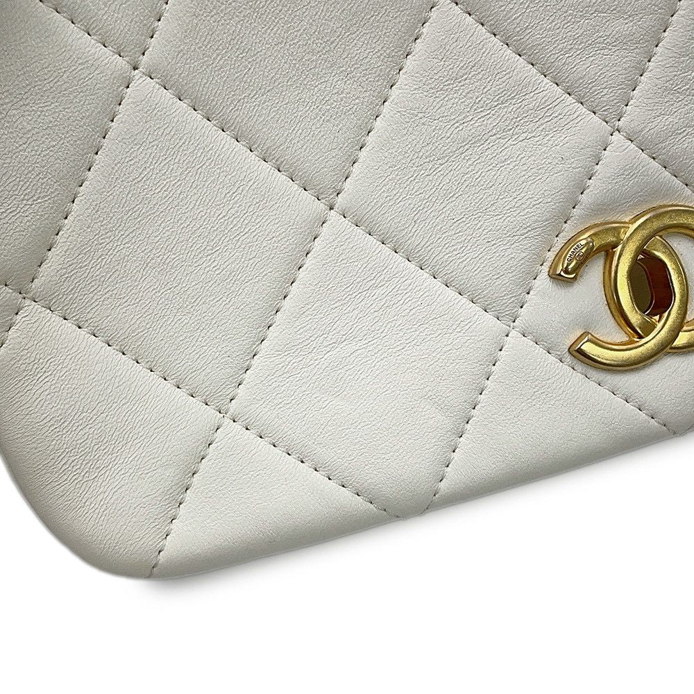 Chanel Chain Shoulder Bag Quilted CC Logo Lambskin White — view 7