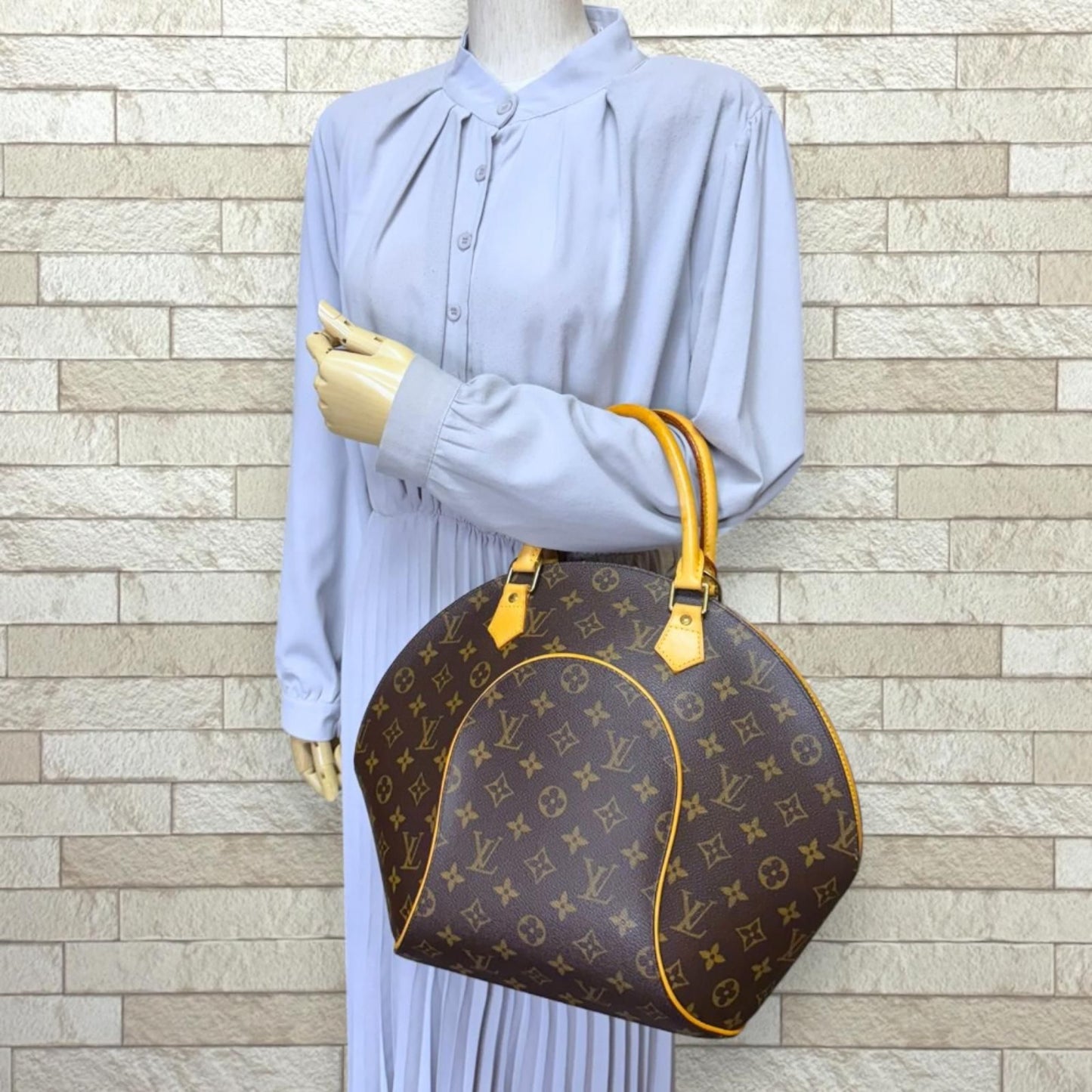 Louis Vuitton Ellipse MM Monogram Handbag Canvas Brown — view 2