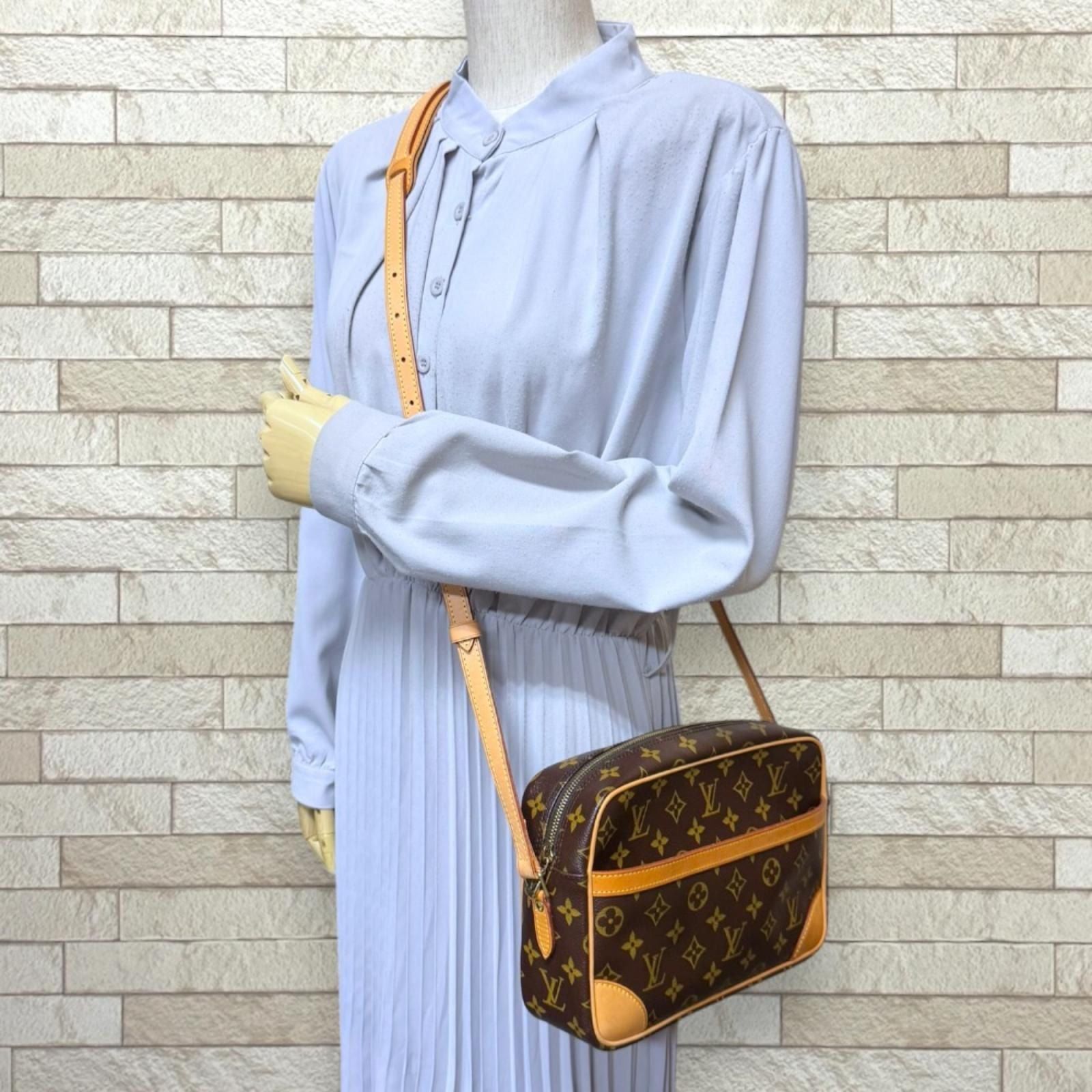 Louis Vuitton Trocadero 27 Monogram Shoulder Bag Canvas Brown — view 2