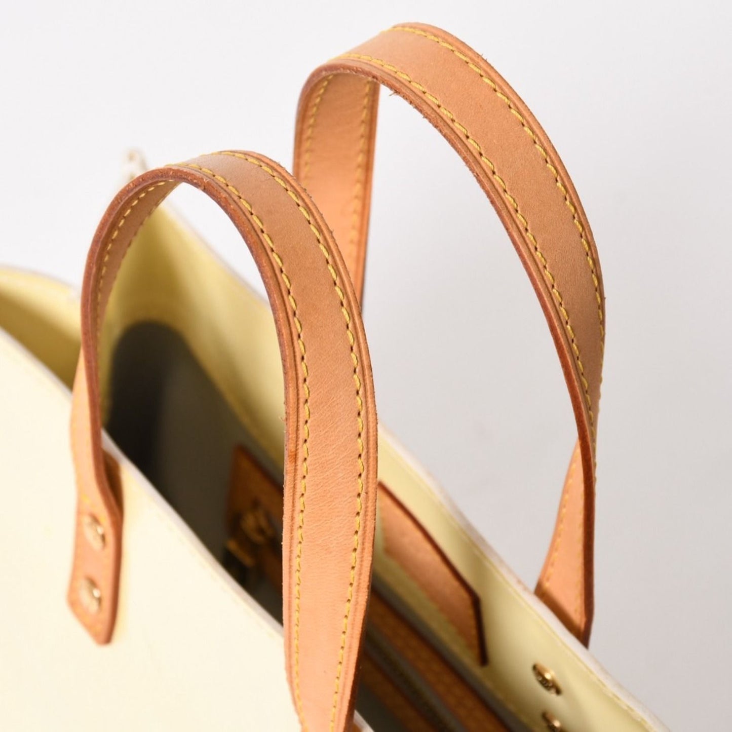 Louis Vuitton Monogram Reade PM Vernis Perlee White Ivory Cream Yellow Mini — view 5