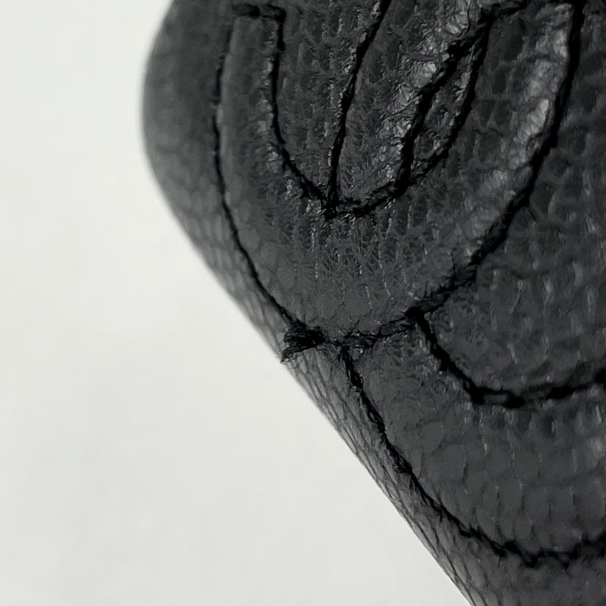 Chanel Triple CC Logo Che Tote Caviar Leather Black — view 4