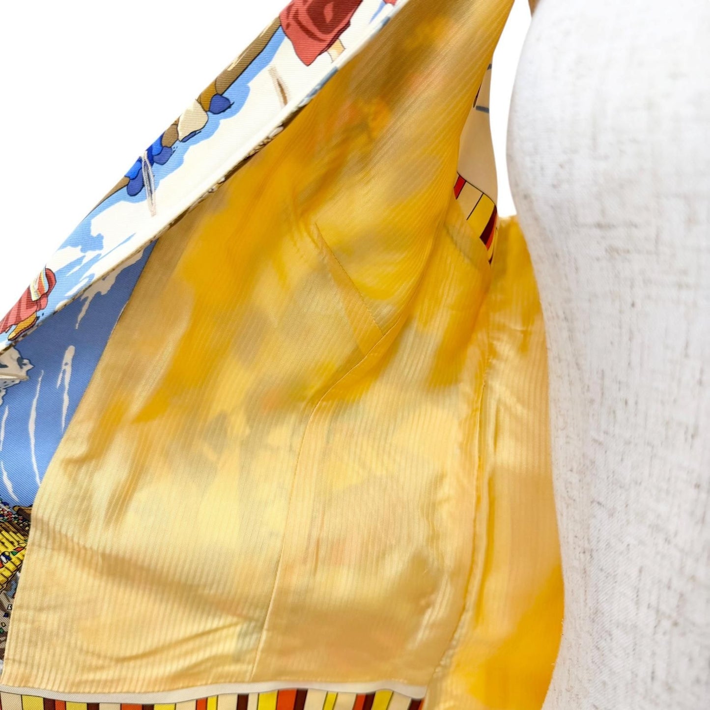 Hermes Vintage Silk 100% Prieres AU Vent Prayer in the Wind Logo Button Gilet — view 5