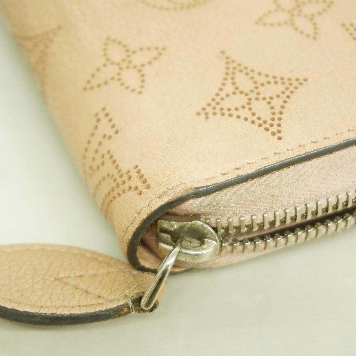 Louis Vuitton Wallet Mahina Zippy Magnolialadies — view 9