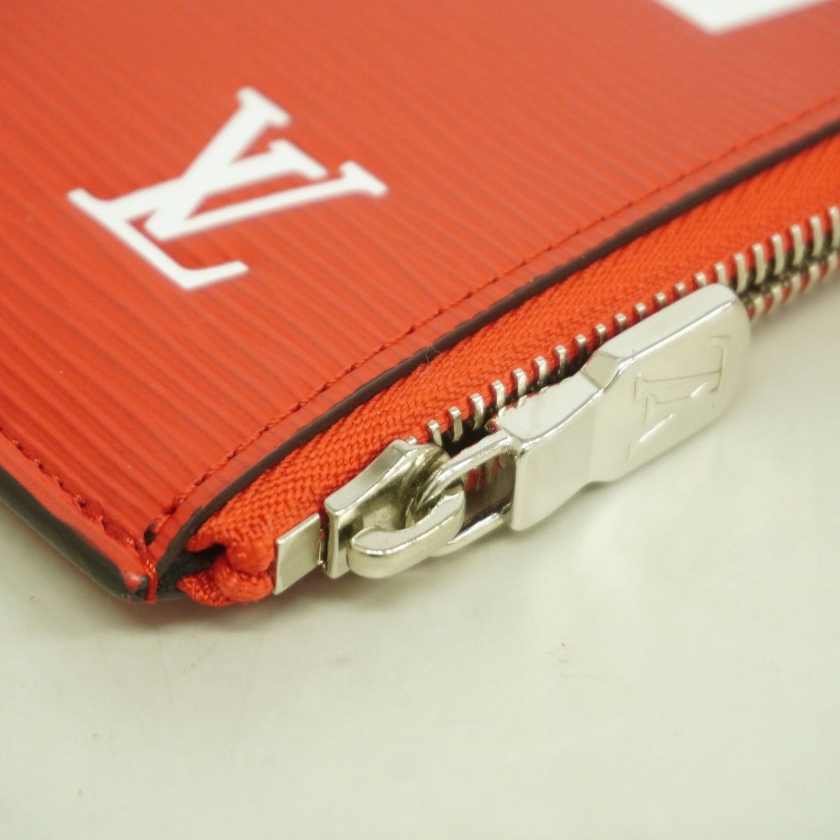 Louis Vuitton Clutch Epi Supreme Pochette GM — view 6
