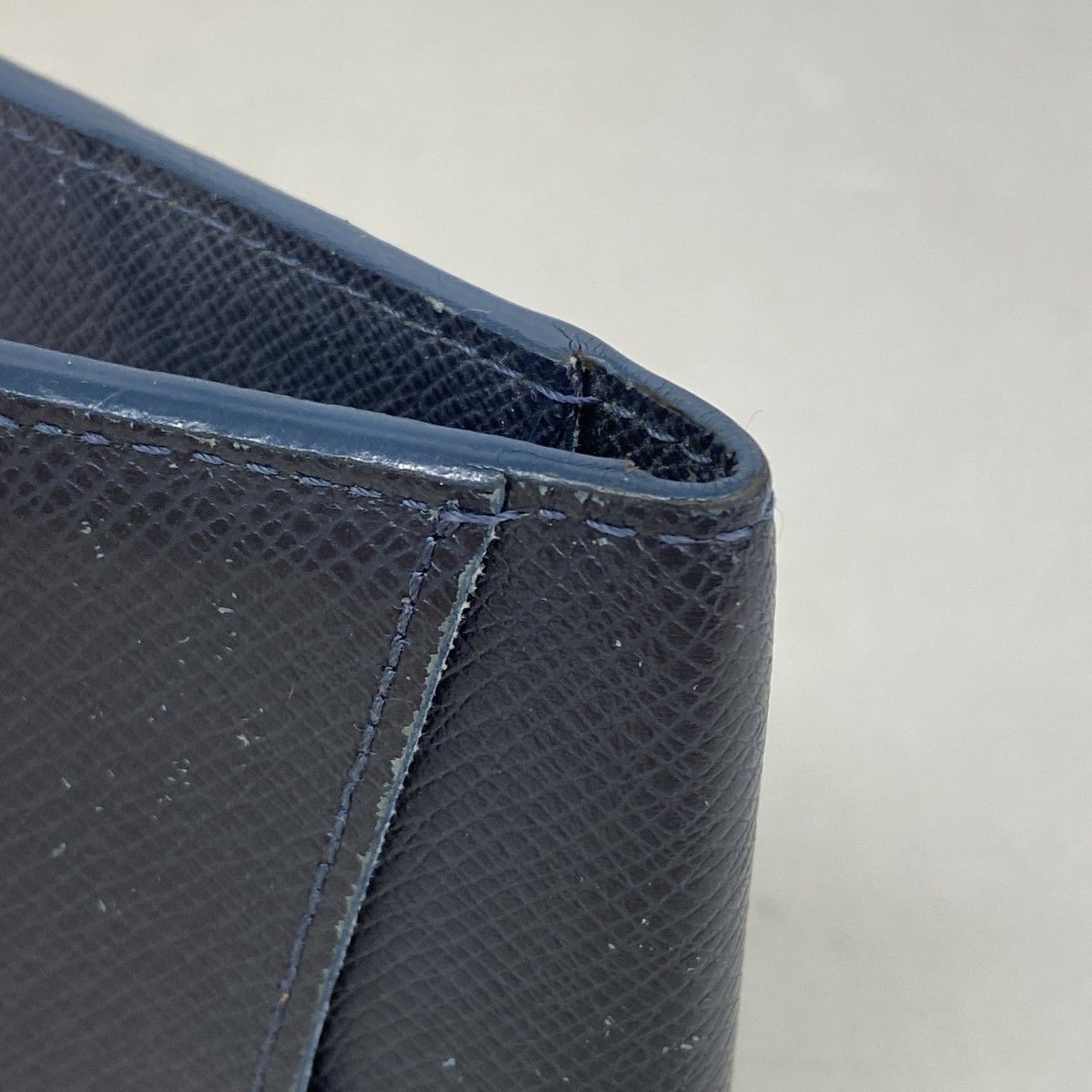 Louis Vuitton Card Case Taiga Organizer de Poche Blue — view 5
