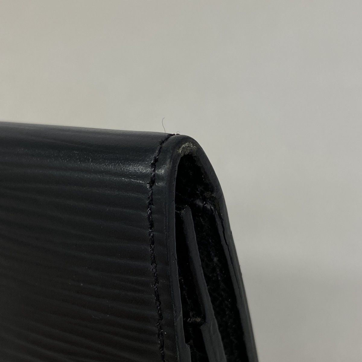 Louis Vuitton Card Case Epi Anvelopecarte de Visite Noir — view 6