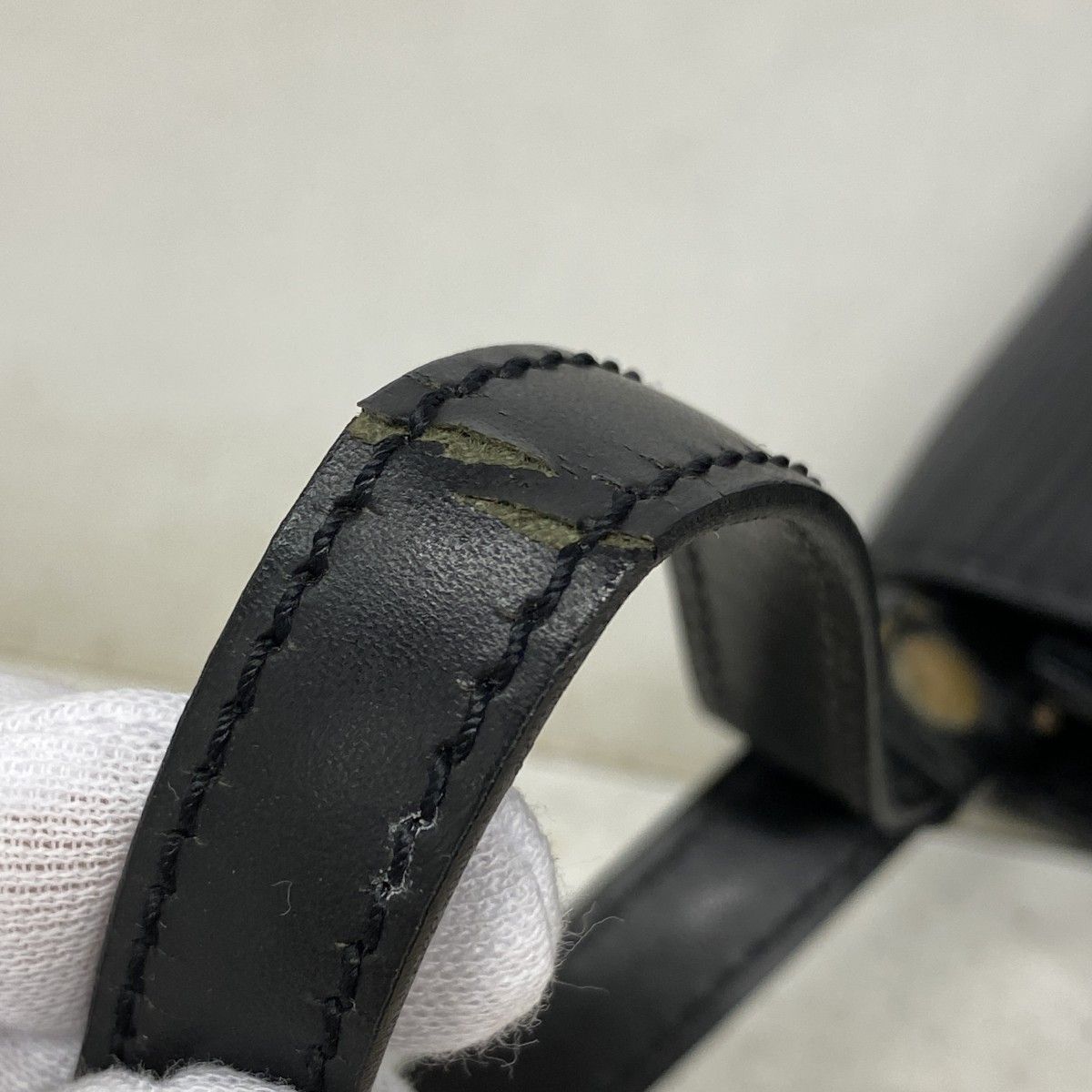 Louis Vuitton Clutch Epi Pochette Series Dragonne Noir — view 6