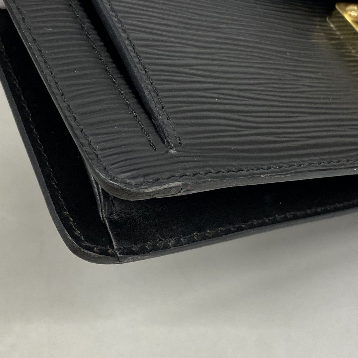 Louis Vuitton Clutch Epi Pochette Series Dragonne Noir — view 7