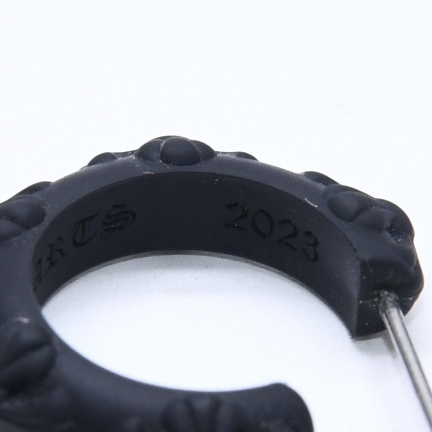 Chrome Hearts Rubber Hoop Cross Small Band Silicon Earrings Black — view 8