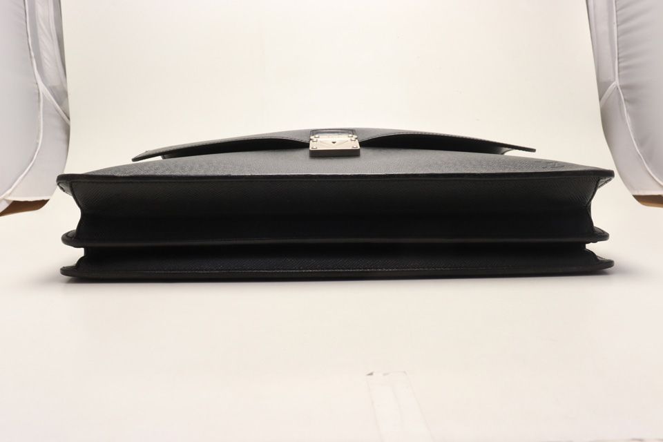 Louis Vuitton Taiga Briefcase Business — view 3