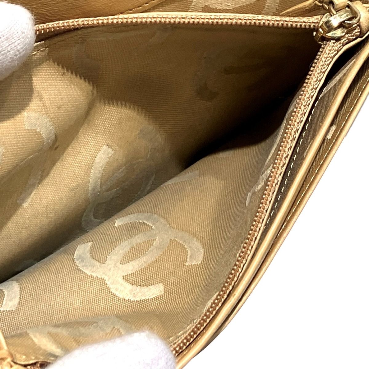 Chanel CC Logo Bifold Wallet Caviar Leather — view 6