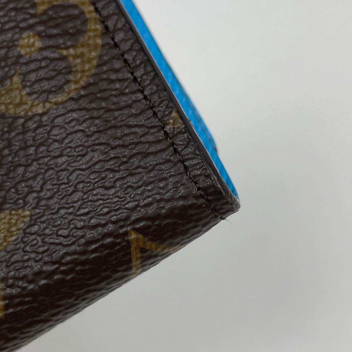Louis Vuitton Multicles 4 Key Case Monogram Brown Key Holder — view 3