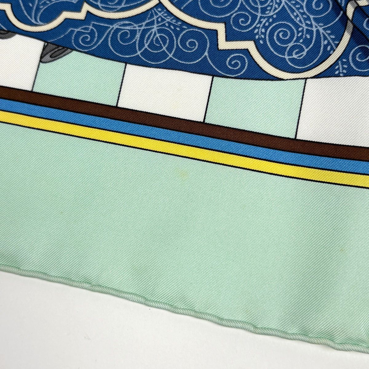 Hermes Carre 90 Chocs en Plumes Scarf Silk Lightgreen Multicolor — view 3