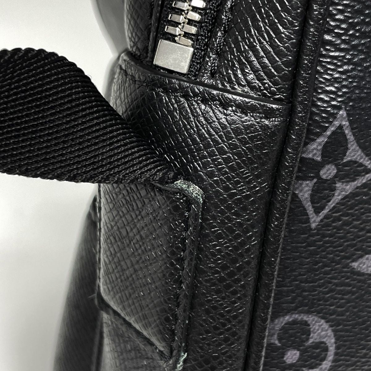 Louis Vuitton Outdoor Messenger PM Shoulder Bag Taigarama Noir — view 5