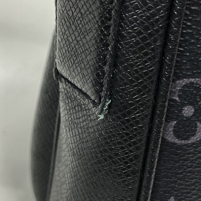 Louis Vuitton Outdoor Messenger PM Shoulder Bag Taigarama Noir — view 4